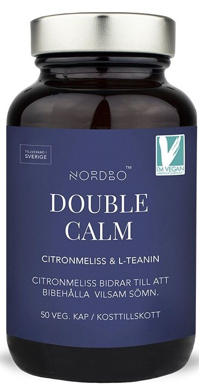 En mørk flaske med sølvlokk, merket 'Double Calm' med grønt og hvitt vegansk logo, og ingrediensliste.