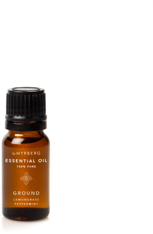 Liten brun flaska med eterisk olja märkt 'ground lemongrass peppermint' av MYRBERG.