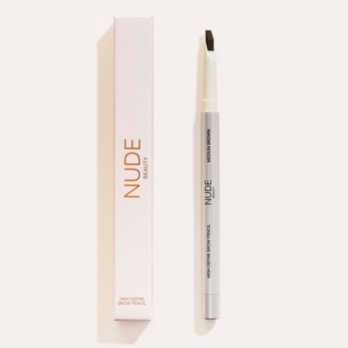 En vit pen med svart spets bredvid en vit låda med orange text märkt "NUDE BEAUTY" och "HIGH DEFINITION BROW PENCIL."
