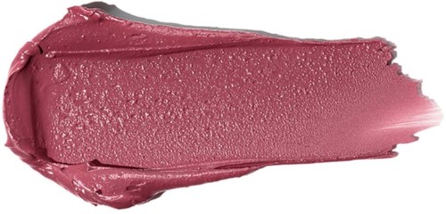 Een dikke, roze lippenstiftstreep op een witte achtergrond, met glanzende textuur.