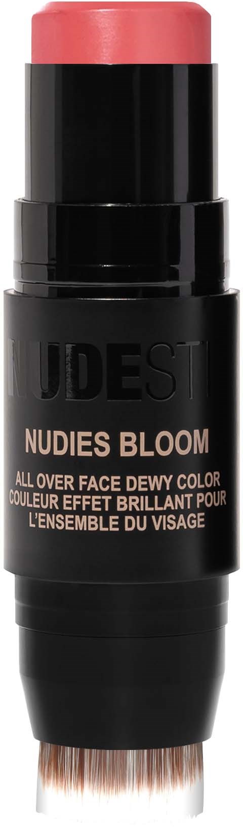 Een zwart cosmeticaproduct met roze bovenop, gelabeld "NUDES BLOOM" voor gezichtsmake-up. Het lijkt op een potlood of crayon.