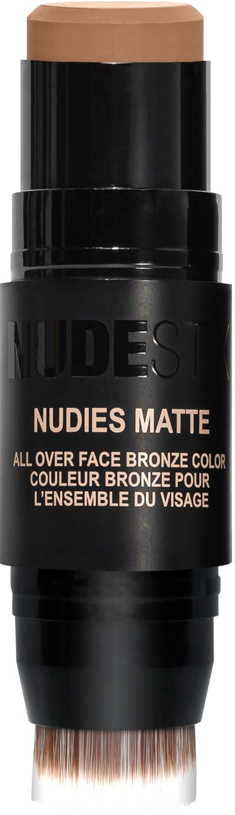 Een stift make-up product met een beige kleur en een zwarte body, gelabeld "Nudies Matte" voor gezichtstanning.