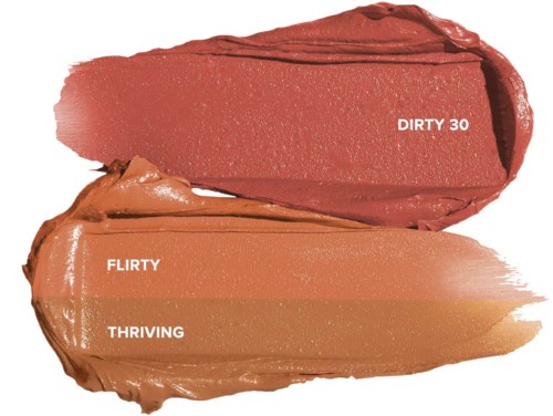 Twee lipgloss-monsters genaamd Dirty 30 en Flirty, Thriving. Boven is roze, onder is bruin.