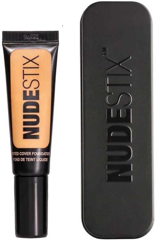 Een tube foundation en een zwart doosje met 'NUDESTIX' erop.