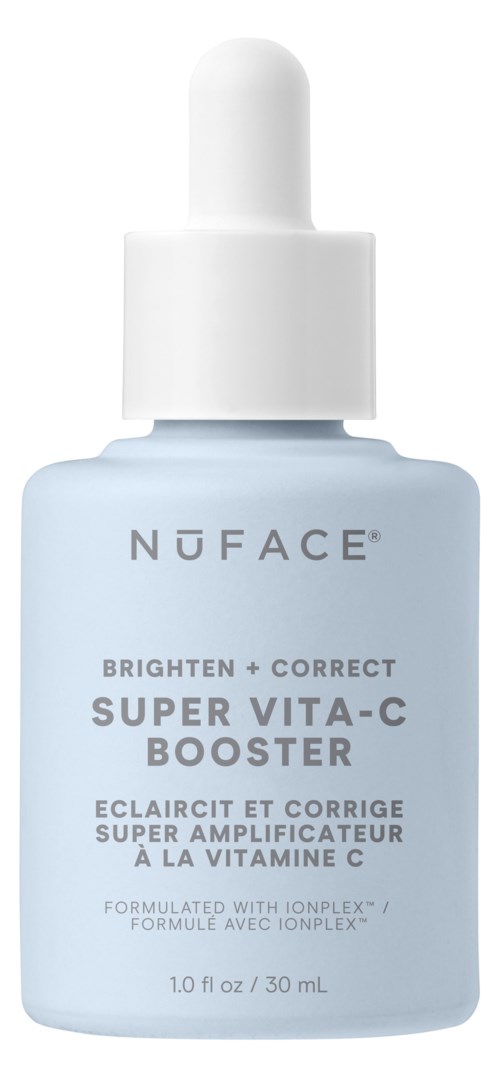Vaaleansininen pullo, jossa valkoinen pipettikorkki, etiketti 'Nuface Brighten + Correct Super Vita-C Booster' iholle.
