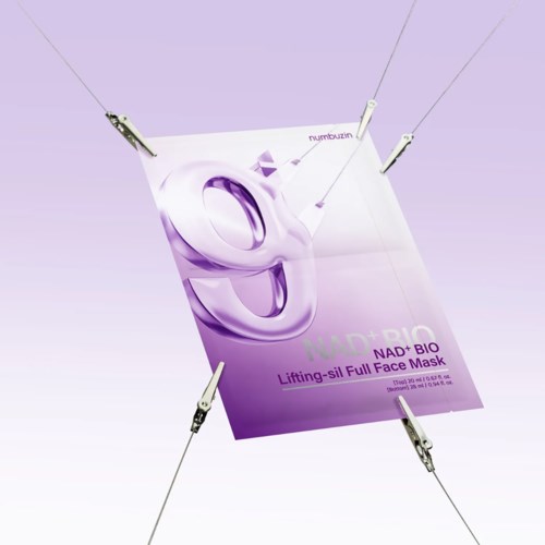 NAD+ Bio masker verpakking heeft een paarse en witte ontwerp met een 3D 'g'-letter en productdetails.
