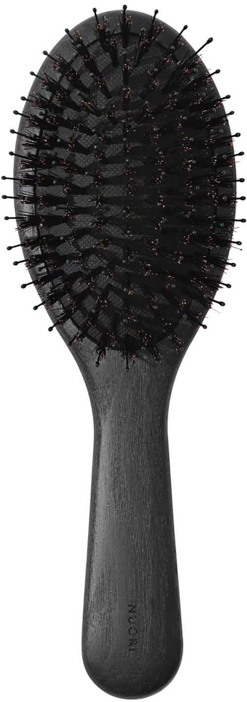 Eine schwarze Haarbürste mit Holzgriff und vielen Borsten, gezeigt vertikal.