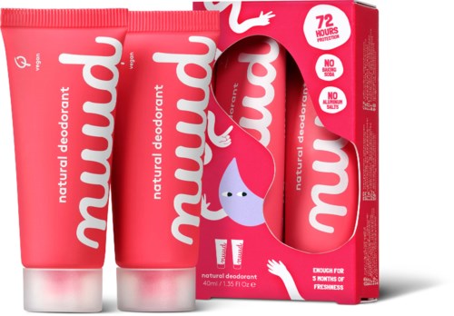 Vaaleanpunaiset putelit luonnollista deodoranttia ja söpö hahmo laatikossa, luvaten 72 tuntia raikkautta ja ei haitallisia aineita.