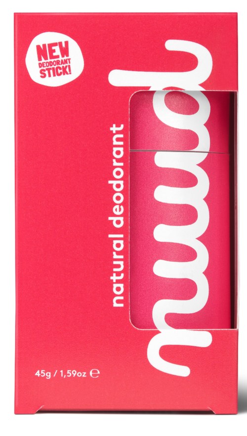 Punainen pakkaukset, jossa valkoinen teksti luonnollisesta deodoranttitikusta, tuotteet näkyvät sisällä ja uusi tuote -logo.
