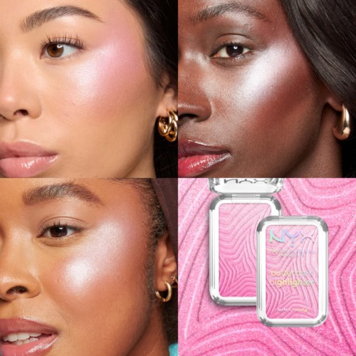 Drie vrouwen met stralende huid, make-up en oorbellen, naast een roze achtergrond en make-up spiegeltjes.