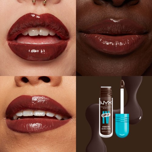 Twee vrouwen tonen glanzende, donkerroze lipstick in verschillende uitdrukkingen. Een lipgloss tube wordt ook getoond.