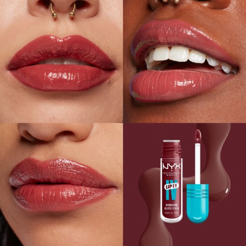 Close-up van lippen met glanzende, donkerroze lippenstift en lipgloss. Lipstick en applicator zijn ook zichtbaar.