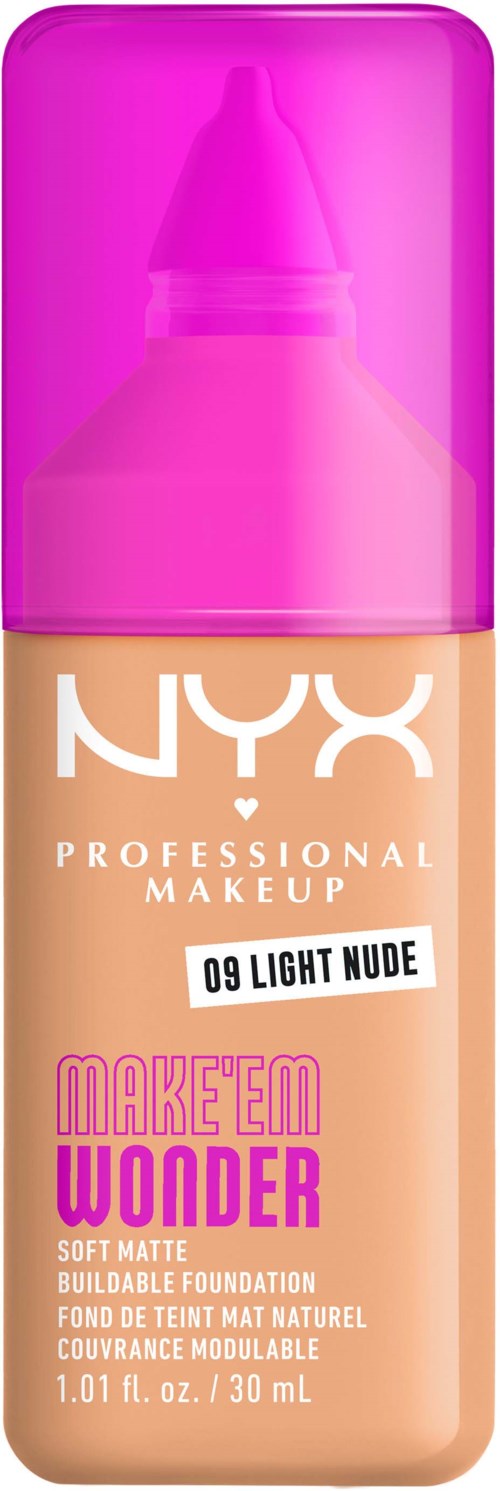 Eine Flasche NYX Foundation mit der Aufschrift 'Make 'Em Wonder' in hellem Nude, mit pinkem Deckel und Anwendungsspitze.