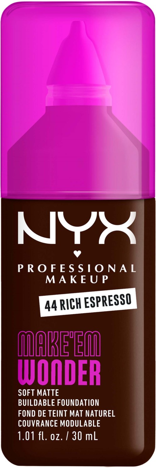 Eine Flasche NYX Flüssigfoundation mit pinkem Deckel und lila Etikett, genannt "Make 'Em Wonder", für natürliches matten Aussehen.