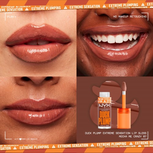 Close-up van lippen met glanzende, nude lippenstift en lachende mond met witte tanden. Nabij ook een lipglossproduct.