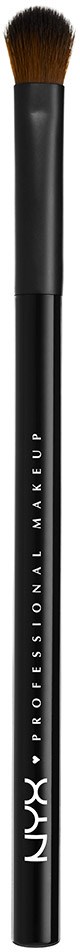 Een zwarte make-up kwast met een ronde bruine tip en witte tekst op het handvat die zegt 'NYX PROFESSIONAL MAKEUP.'