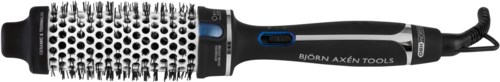 En svart och vit rund hårborste med digital display och handtag märkt 'Bjorn Axen Tools.'