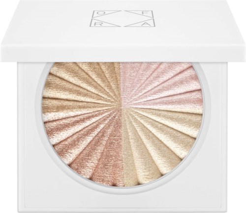 Een make-upproduct met glanzende, verdeelde gedeelten in tinten beige, roze en goud. Ontworpen om jukbeenderen te accentueren.