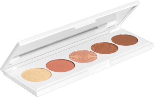Een witte make-uppalette met vier verschillende tinten blush of oogschaduw.