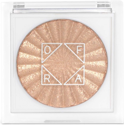 De afbeelding toont een ronde, glanzende highlighter in een doorzichtige plastic houder met geometrische lijnen en letters.