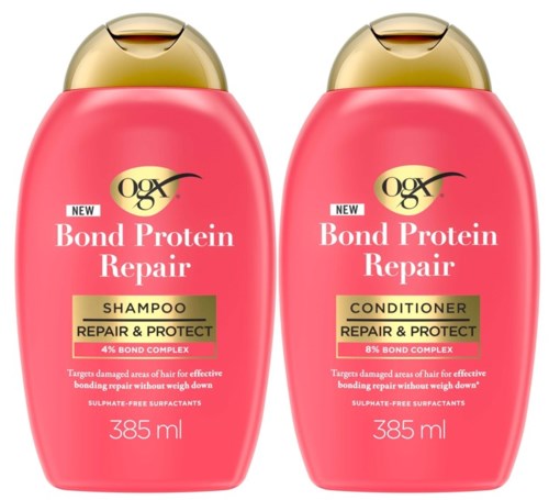 Twee roze flessen OGX Bond Protein Repair shampoo en conditioner met gouden doppen, elk 385 ml, voor haarreparatie.