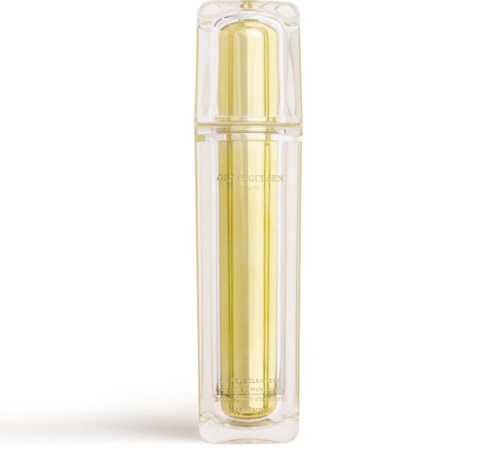 Eine klare Flasche mit goldener Kappe und einem langen, goldenen Rohr darin. Es sieht aus wie ein Kosmetik- oder Hautpflegeprodukt.