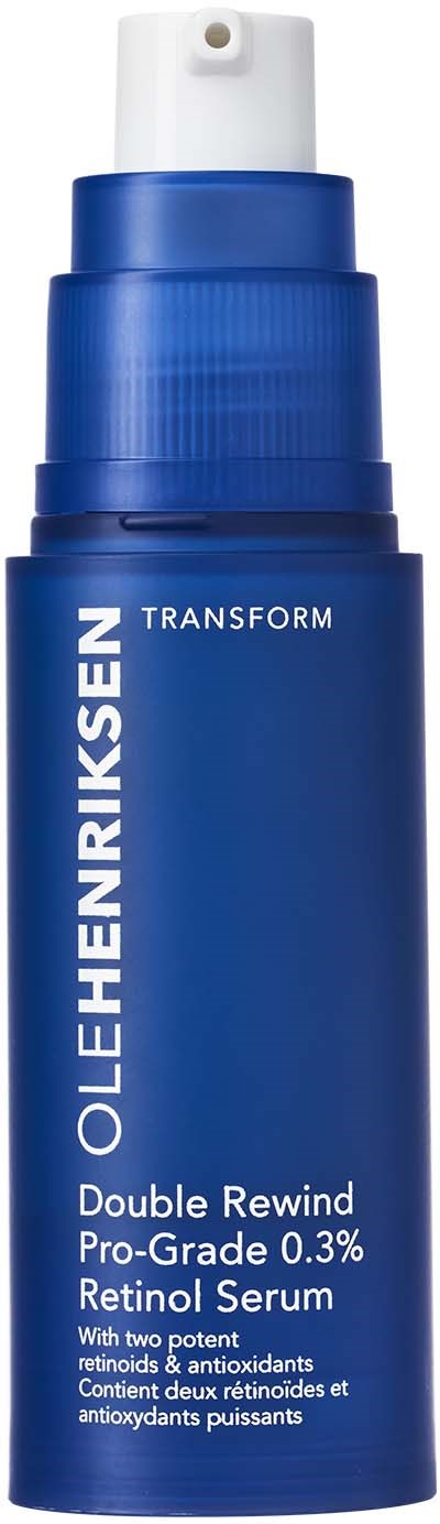 Een blauwe fles met pomp bevat Ole Henriksen serum, getiteld Double Rewind Pro-Grade 0,3% Retinol Serum.