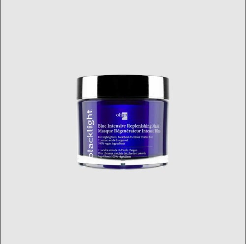 Blauwe pot met zwart deksel, gemarkeerd "Blacklight" en "Hydro Intensive Replenishing Mask."
