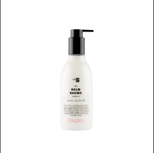 Een witte fles met een zwarte pomp, met product- en merknaam, bevat 250 ml of 8,5 fl oz.