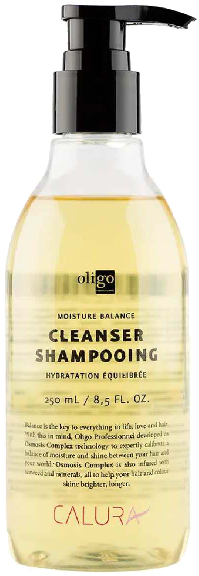 Doorzichtige fles met pomp, label Oligo Cleanser Shampoo voor vochtbalans, 250 ml, met gele vloeistof.