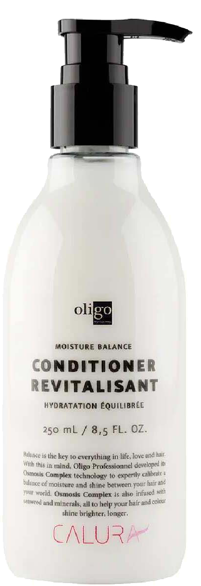 Een witte fles met een zwarte pomp, gemarkeerd Oligo conditioner voor haarhydratatie en balans.
