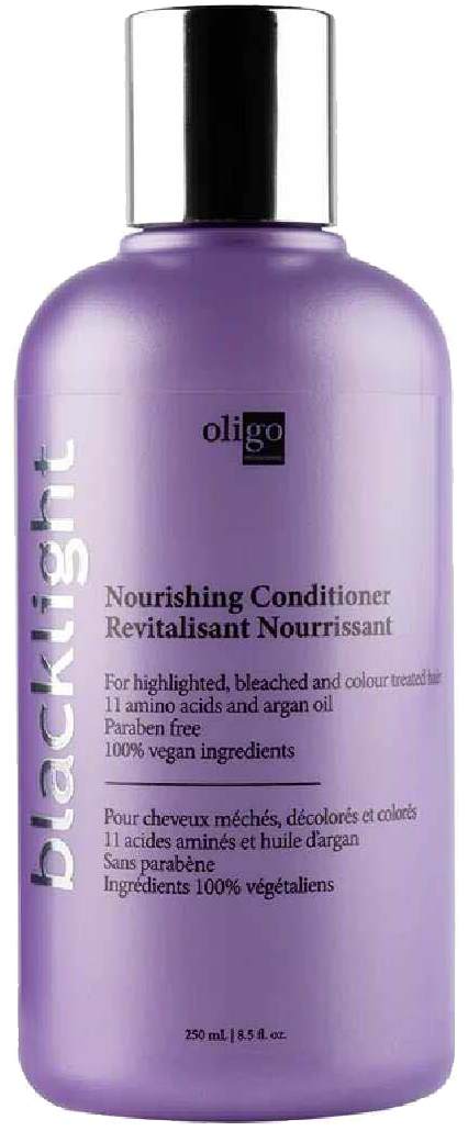 Lila fles met voedende conditioner met zwarte en witte dop, label vermeldt vegan ingrediënten en geen parabenen.