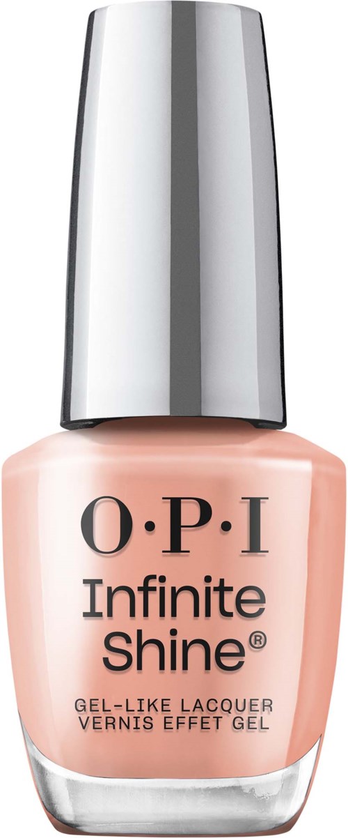 En neglelakkflaske med rosa-aktig beige farge, sølvhett og svart tekst på forsiden.