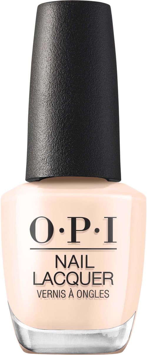 En flaske med O.P.I neglelakk med beige neglelakk på hvit bakgrunn.