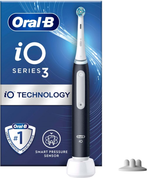 Kuvassa on Oral-B:sähköhammasharja, laatikko ja muutama hammasharjapäätä.