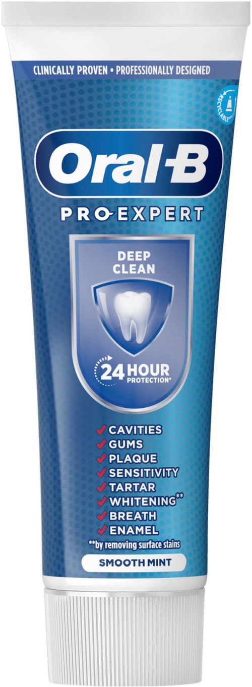Tandkrämstub med blå etikett, nämner 'Deep Clean' och '24 Hour Protection,' och listar fördelar som hål och blekning.