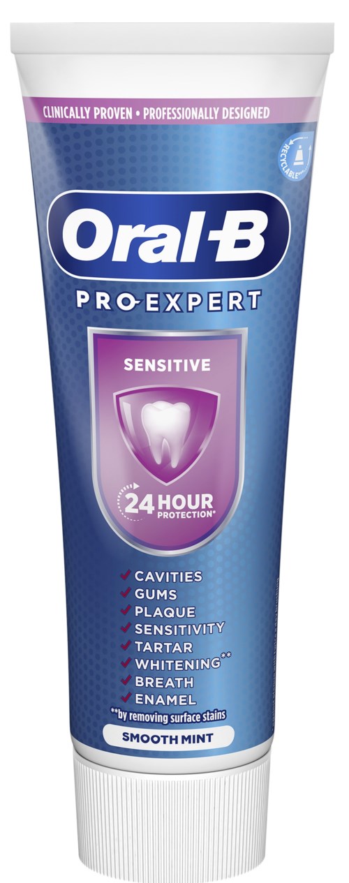 Tandpasta tube met label 'Oral-B Pro-Expert Sensitive' met 24 uur bescherming, zachte muntsmaak, voordelen voor cavity en tandvlees.