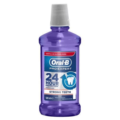 Das Bild zeigt eine lila Flasche mit Oral-B Mundwasser, stark für Zähne, 24-Stunden-Schutz und Minzgeschmack.