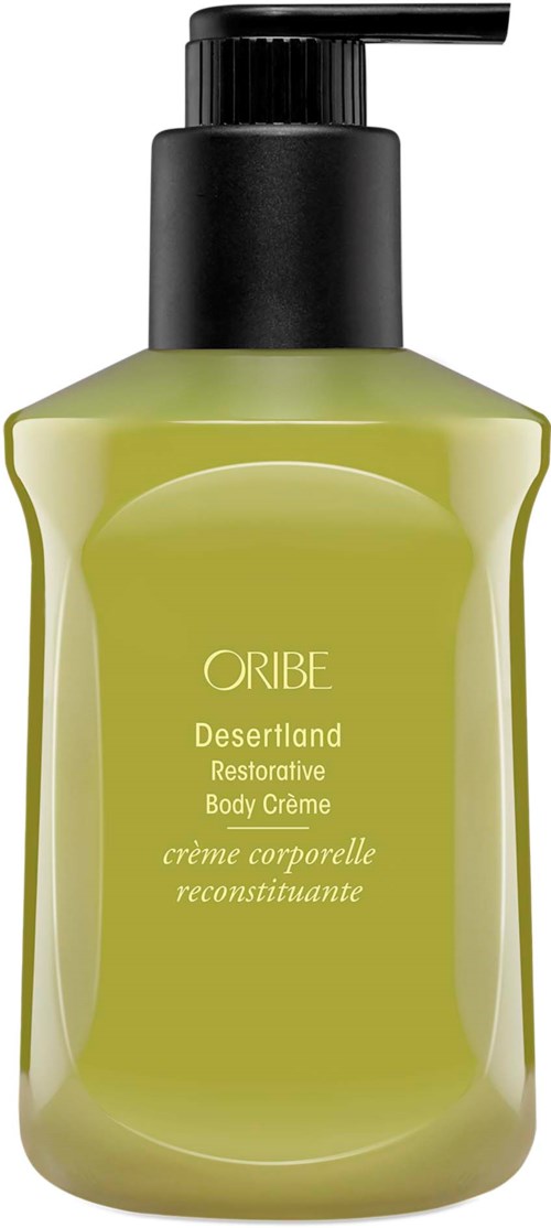Eine grüne Flasche mit Oribe Desertland Restorative Body Creme und schwarzem Pumpkopf.