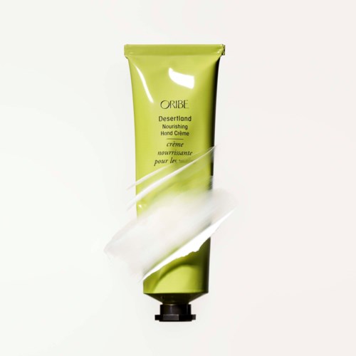 Ein grüner Tube von Oribe Desertland pflegende Handcreme mit Nebel oder Spray.