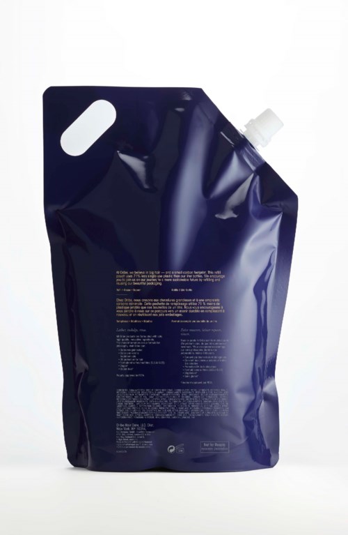 Ein blauer flexibler Behälter mit Auslauf und Henkel, vermutlich für Flüssigkeiten wie Wasser oder Reinigungsmittel.