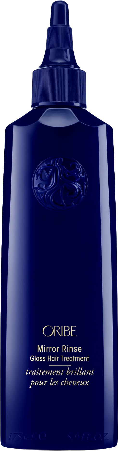 Dunkelblaue Flasche mit Oribe Mirror Rinse Haarbehandlung und Aufsatzkappe.