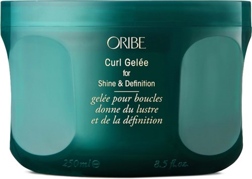 Eine türkisfarbene Dose mit goldener Schrift, für Haarkräusel, gekennzeichnet ORIBE Curl Gelée für Glanz und Definition.