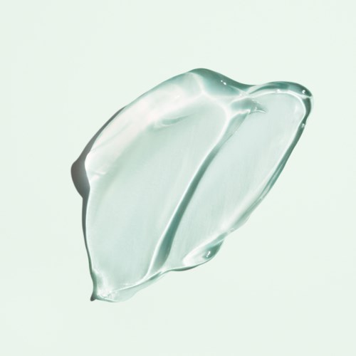 Eine transparente, gelartige Substanz mit einer glatten, gebogenen Form und glänzender Oberfläche.