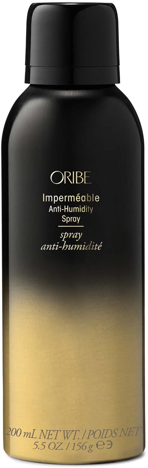 Eine schwarze und goldene Sprühflasche mit der Aufschrift Oribe Impermeable Anti-Humidity Spray. Es enthält 200 ml Produkt.