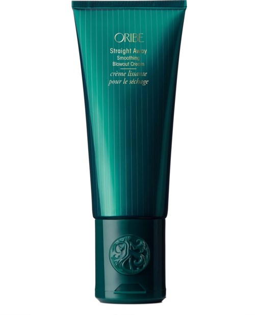 Ein türkise Tube von Oribe Straight Away Glättungs-Blowout-Cream steht aufrecht, mit schwarzem, strukturiertem Deckel und minimalem Text.