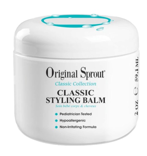 En vit burk märkt 'Original Sprout Classic Styling Balm' med blå text, som betonar det är hårvård för barn.