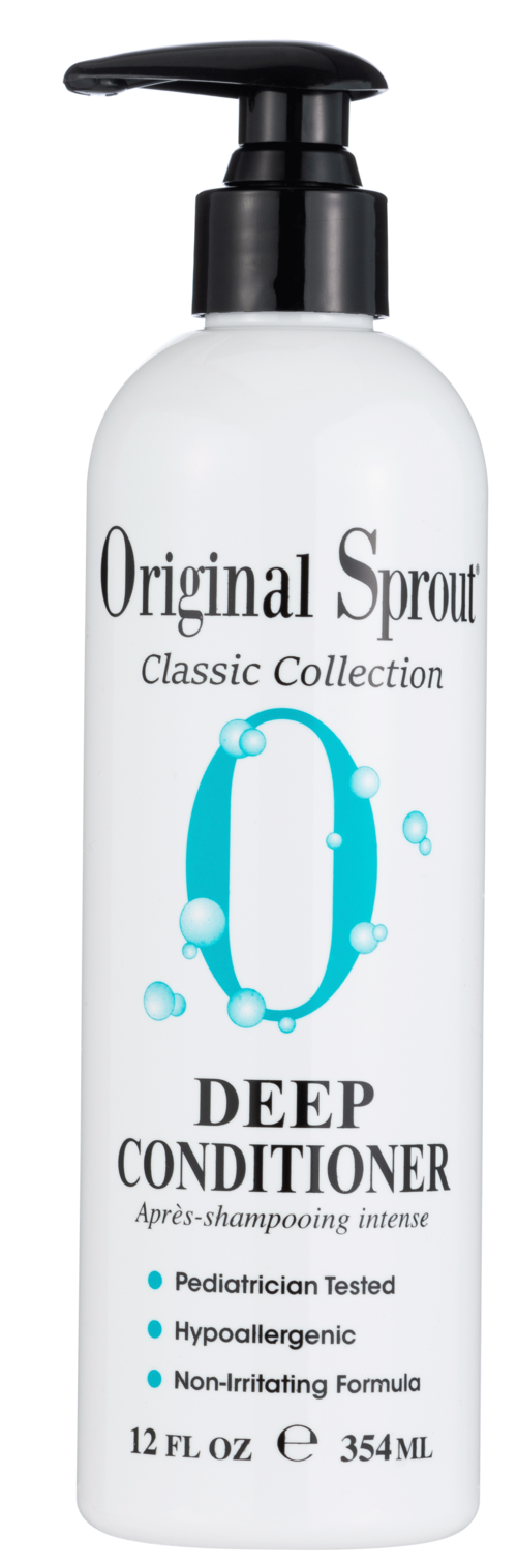 En vit flaska med svart pump; etiketten säger Original Sprout Deep Conditioner, pediatrisk testad, hypoallergen, icke-irriterande.