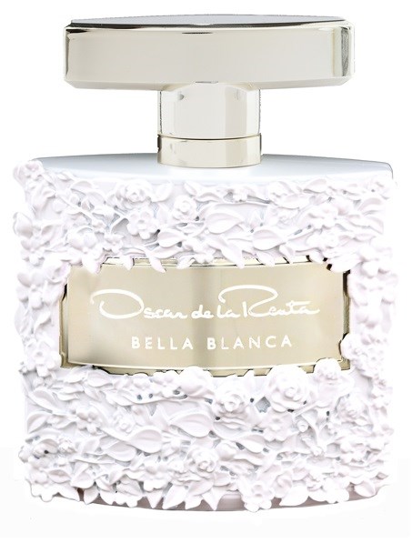 En parfymflaska med vit, texturerad design och en silverkork, märkt "Oscar de la Renta Bella Blanca."