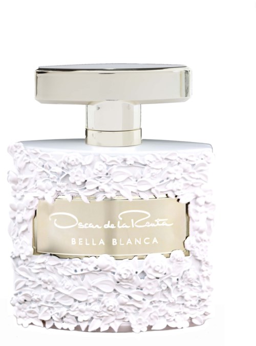 En parfymflaska med vit, texturerad design och en silverfärgad kork, märkt 'Oscar de la Renta Bella Blanca.'